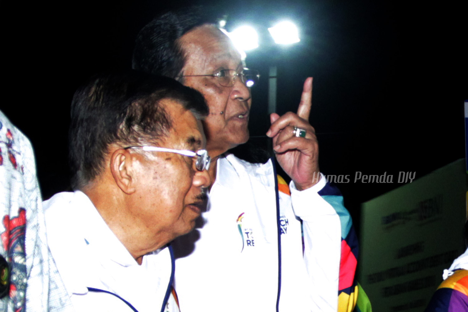 Wapres RI Menyalakan Api Obor Asian Games di Candi Prambanan